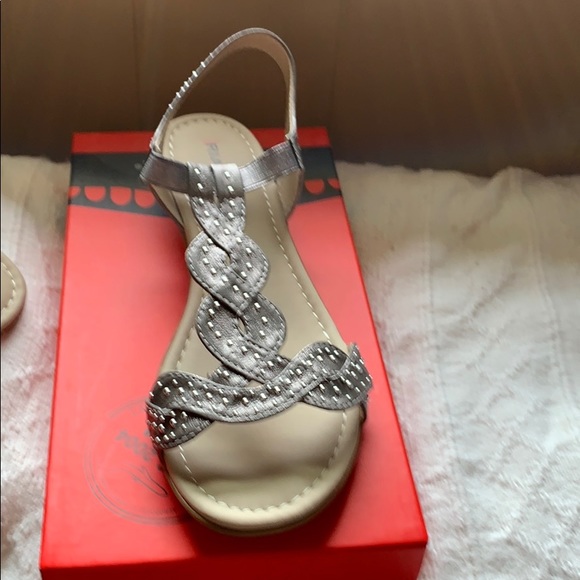 Sandals - Picture 2 of 4